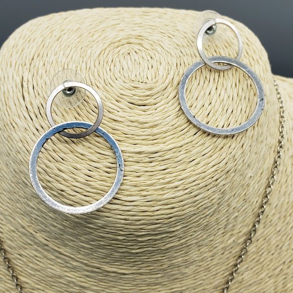 Three Circle Necklace and Earring Set - Picture 7 of 8